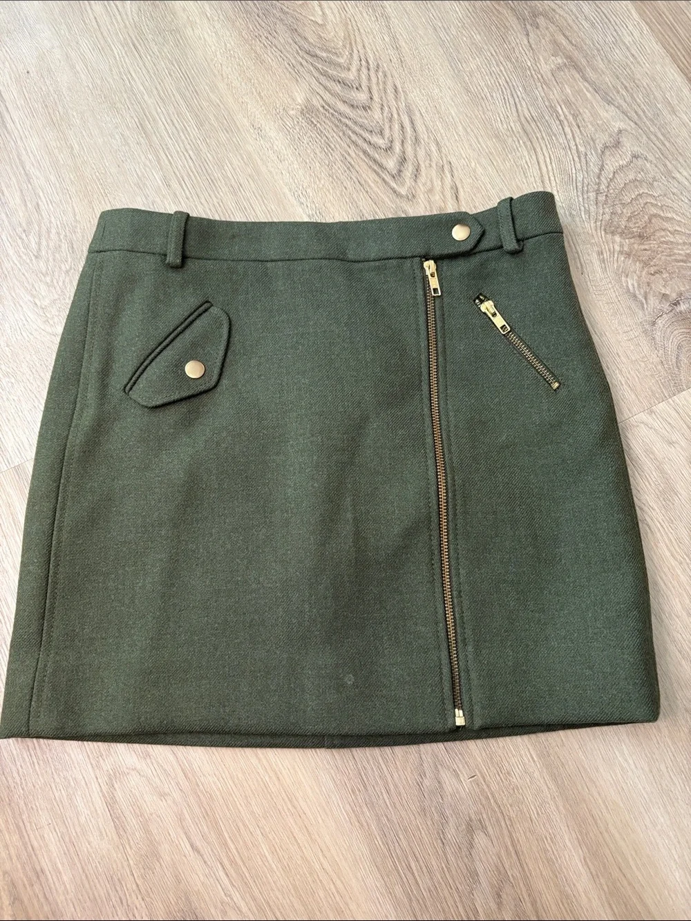 J. Crew Motorcycle Wool Mini Skirt Loden Green Gold Zip Size 2 business casual